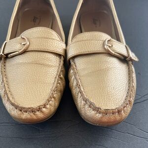G.H Bass&Co gold shoes size 9m